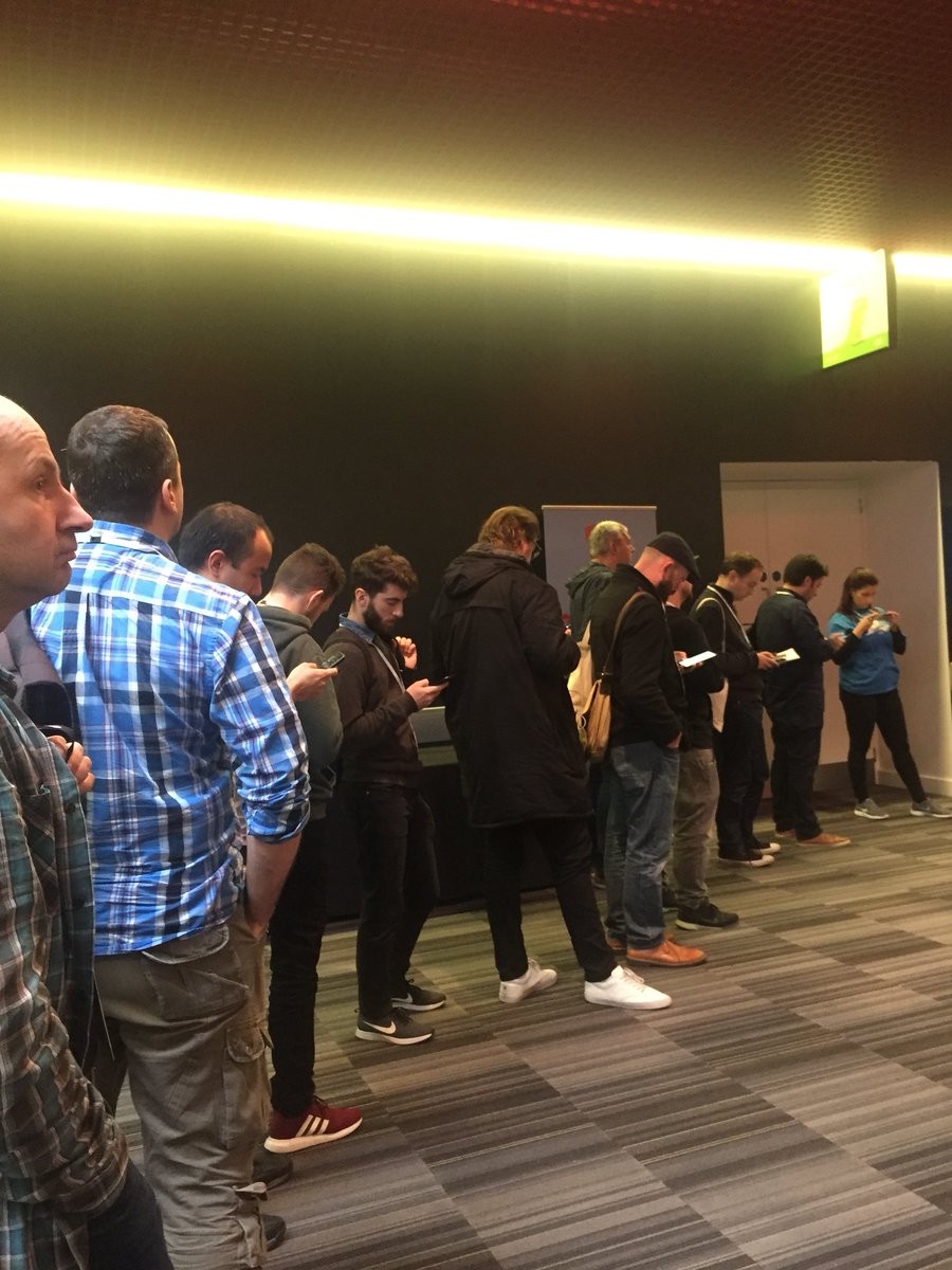 ashnita01's tweet photo. We’re actually queuing to see @saniyusuf ‘s talk Crossing Across Platforms, all anticipation at #AngularConnect2018  😃🤩✨ https://t.co/OvmGjiX1xl