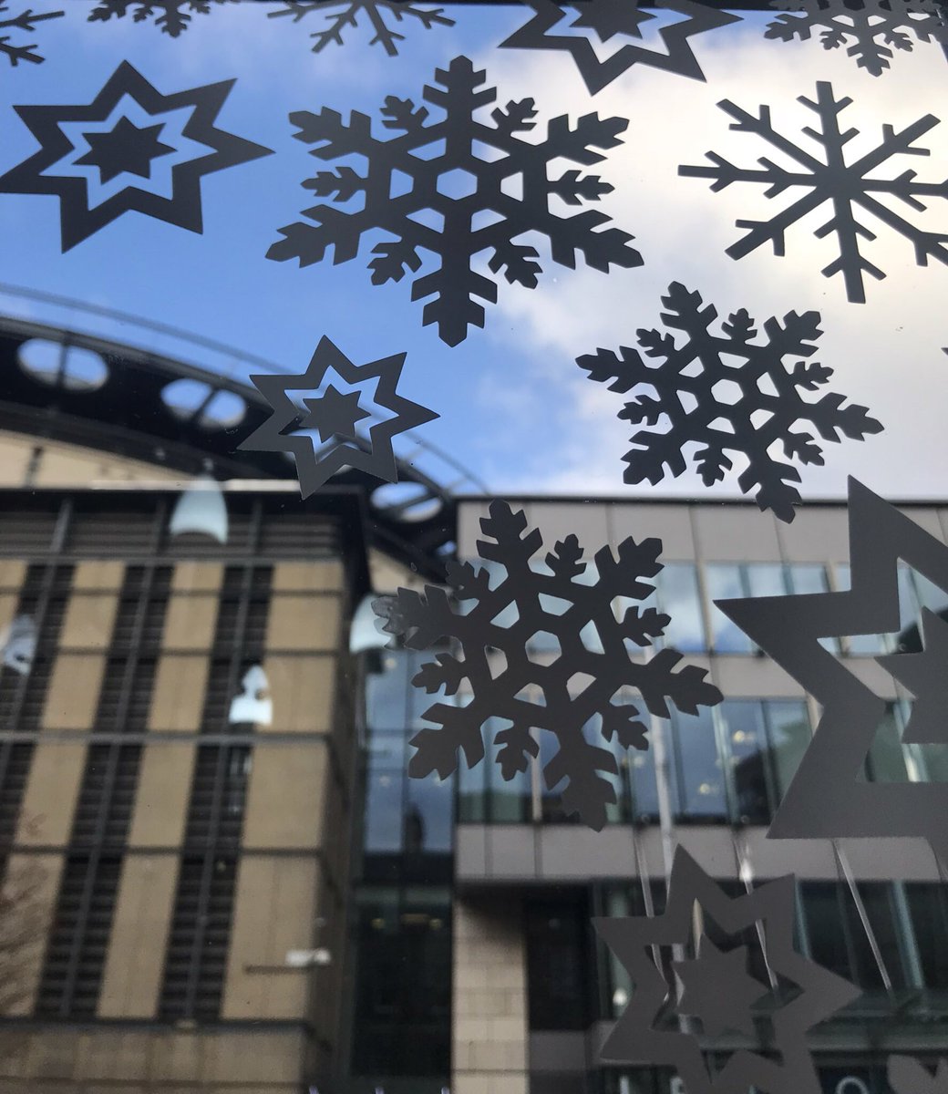 welbyandwright's tweet photo. Oooh we have blue skies in #Edinburgh but today we are all about snowflakes...special ‘end of year promotion’ visual merchandising project underway... #TisTheSeasonToBeTiling #ChristmasShoppingForYourHome #Tiles #HandmadeTiles #VictorianTiles #PeriodTiles https://t.co/3Vhw9vkewX