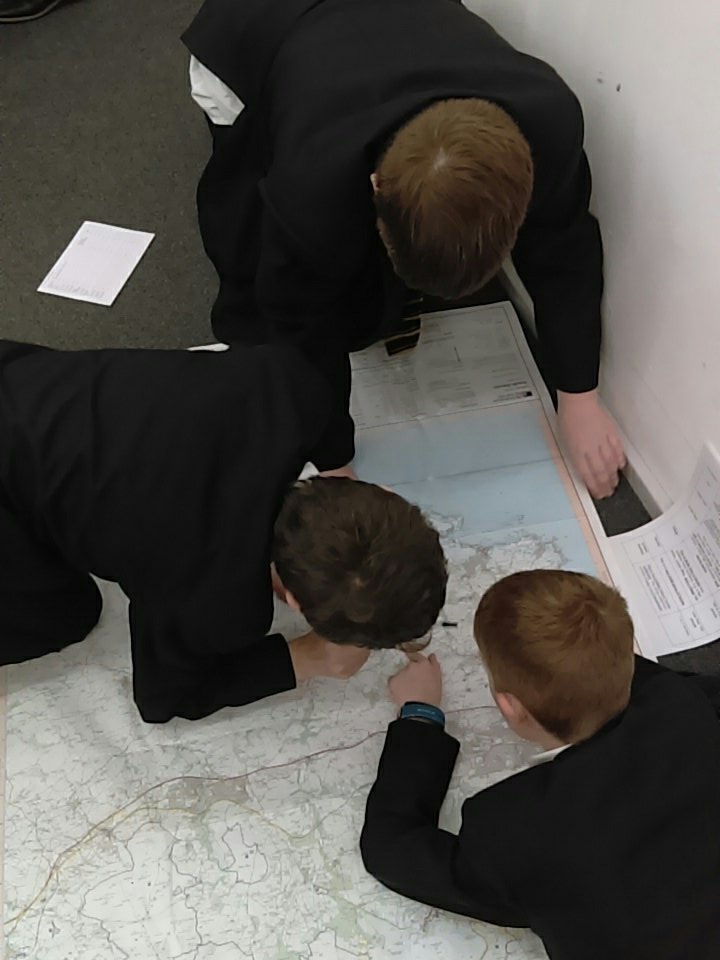 LaraKT_M's tweet image. Year 7s first lesson on @OrdnanceSurvey Maps - finding places and deciding what type of settlement they are #locallearning #whoneedsgooglemaps @HelesSchool @helesgeography