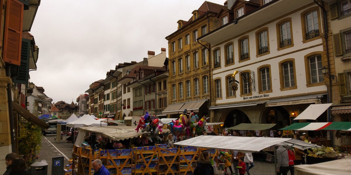 pourtoi_etmoi's tweet photo. #7novembre
Foire St-Martin à Morat 😍😎😍
#merci #ptem https://t.co/wfPntx3BOq