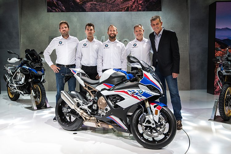 gazzinfo's tweet photo. En @WorldSBK, @BMWMotorrad est de de retour officiellement avec @TheRealTomSykes et @Reiti21 

Plus d'infos : https://t.co/o5OQALaYFq

#WSBK #SBK #BMW #BMWMotorrad https://t.co/n7GJYZ6UxN