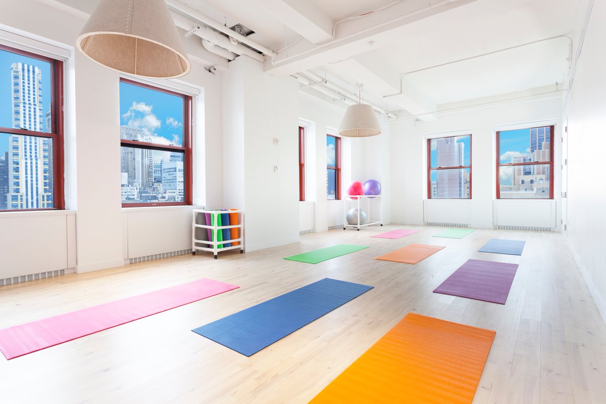 ESRTsocial's tweet photo. .@shutterstock stretching out their creativity across 108,000 sq. ft. #EmpireStateBuilding #tenantfeature https://t.co/mlXDHfb1F9