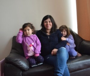 raraschile's tweet photo. Macarena Aguilera, madre de Catalina y Colomba, que padecen de la enfermedad de Cistinosis, cuenta que desde que le diagnosticaron esta enfermedad, deben tomas 13 remedios diarios para llevar sus vidas con normalidad. Revisa la entrevista en: https://t.co/RYPSJqnhNO https://t.co/eJI2ZGspbc
