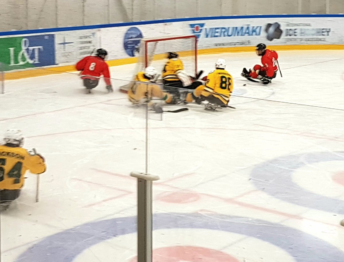 40-0 Kiinalle! Australia <a href="/AusParaIH/">AusParaIceHockey</a> ja erityisesti maalivahti Joseph Chivers (#14) taistelivat minkä pystyivät. Kiina vain oli nopeampi, vahvempi, kestävämpi ja taitavampi. Kiina haluaa ansaita paikkansa kotikisoissa -ei vain lunastaa sitä isäntämaan etuoikeutena. <a href="/Beijing2022/">Beijing 2022</a>
