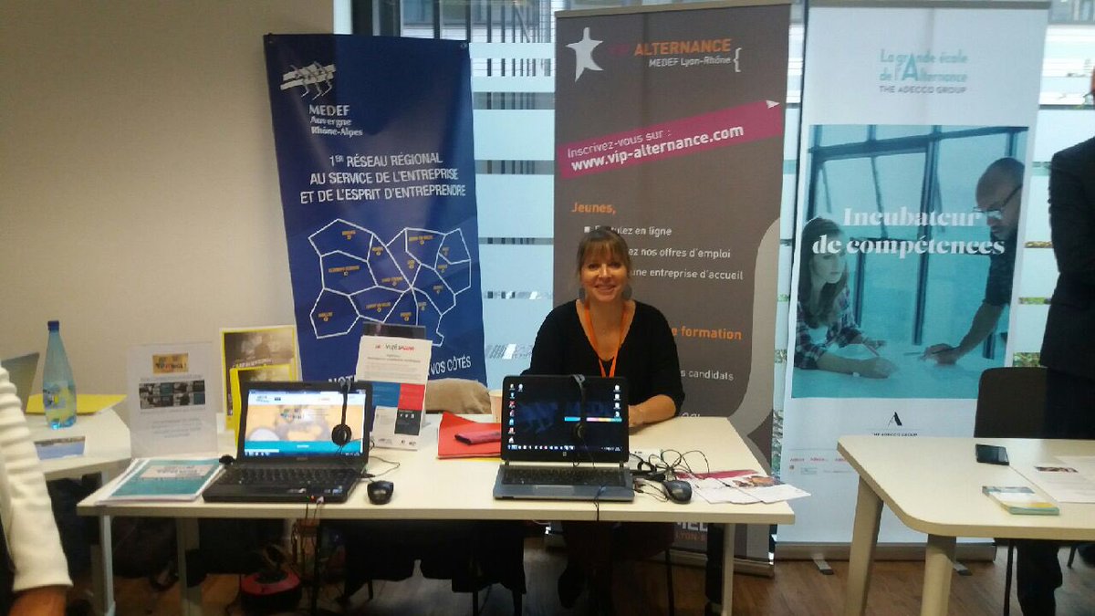 medeflyonrhone's tweet photo. Présentation du site #VIPAlternance à l'occasion de la journée nationale de l'#apprentissage chez @AdeccoGroupFR @GanFrance et @MedefAura https://t.co/1KrYv9eyZo