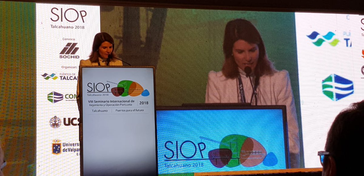 Consuelo Raby, Presidenta Directorio Puertos de Talcahuano da bienvenida al @siop2018  reforzando compromiso con actividad portuaria sostenible, innovadora y segura junto a <a href="/Comlog_Chile/">Comlog</a>  <a href="/DiarioConce/">Diario Concepción</a> <a href="/elsurcl/">Diario El Sur</a> <a href="/PortalPortuario/">PortalPortuario</a>