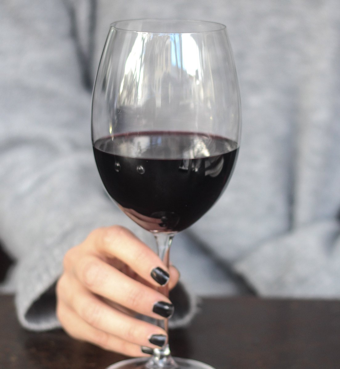 { MERLOT MUSE }

We're dedicating our #WineWednesday to this lovely red varietal. 
Celebrate #MerlotDay at Simon Wine Bar at #DeWaremmarkt, sipping on your favourite Merlot from our menu.

Why not try our #Hartenberg 2015 at the special price of R300 per bottle?