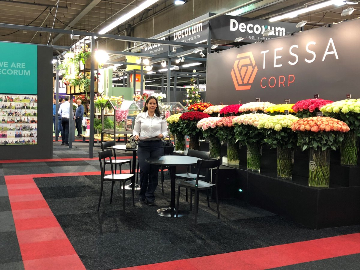 GREENN's tweet photo. Today the first day of the @RFHTradeFair in Aalsmeer and the #IFTF in Vijfhuizen where we have realized the booth and flower arrangements for our customers🌸🌹! #IFTF2018 #RFHTF #RFHTradeFair #Tradefairaalsmeer2018 #teamgreenn https://t.co/4dIW4iGOMQ