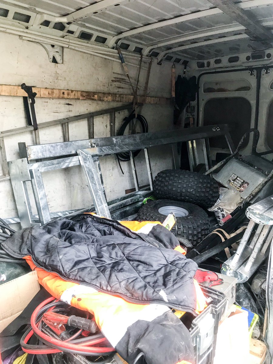 HumberbeatRoads's tweet image. Last job of the day was an ‘interesting’ one! Trailer not braked, overweight and an eleven and a half meter trailer! Four and a half meters over the maximum single axled length allowed! #insecureload #conanduse #832