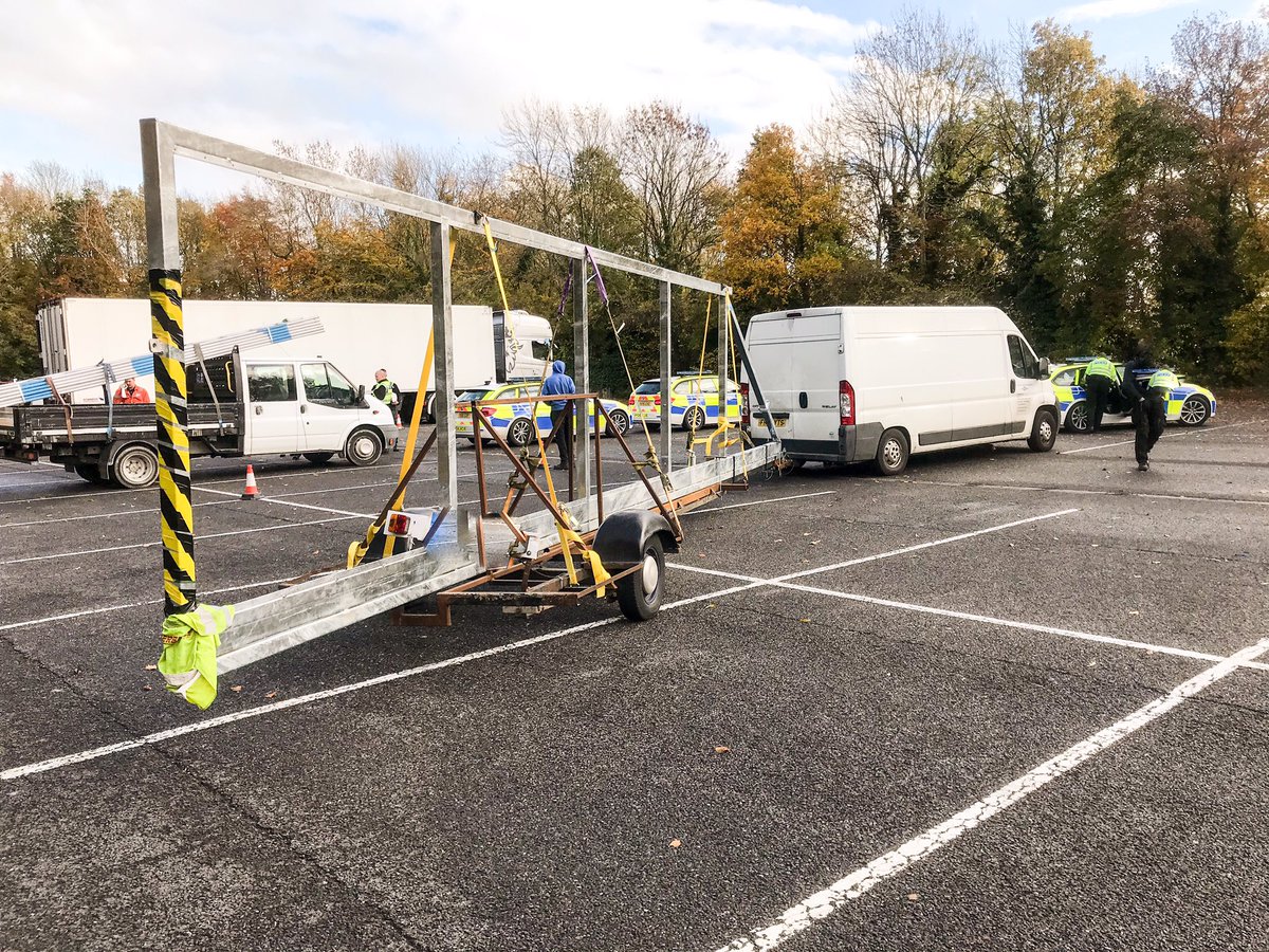 HumberbeatRoads's tweet image. Last job of the day was an ‘interesting’ one! Trailer not braked, overweight and an eleven and a half meter trailer! Four and a half meters over the maximum single axled length allowed! #insecureload #conanduse #832