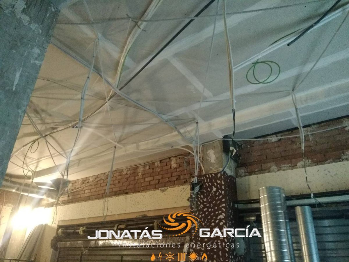 jonatasing's tweet image. Seguimos terminando trabajos en #Huelin (#Málaga). Se ha conectado el cuadro eléctrico y pronto terminaremos de poner los mecanismos y luminarias para acabar nuestras tareas de electricidad en este nuevo restaurante. Llámanos 654068159 jonatasgarcia.com #electricidadMálaga