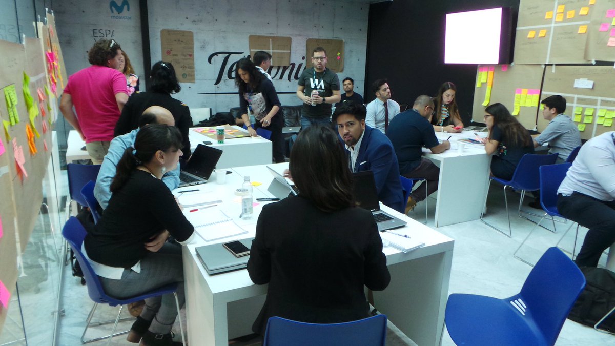 FTMovistarCL's tweet image. Para buscar soluciones digitales que faciliten la vida de los usuarios de @MovistarChile 👩🏼👨🏻 Estamos realizando el #DigitalChallenge 📲💻en
#MovistarNúcleo; un lugar de creación y aprendizaje abierto a todos 🎉