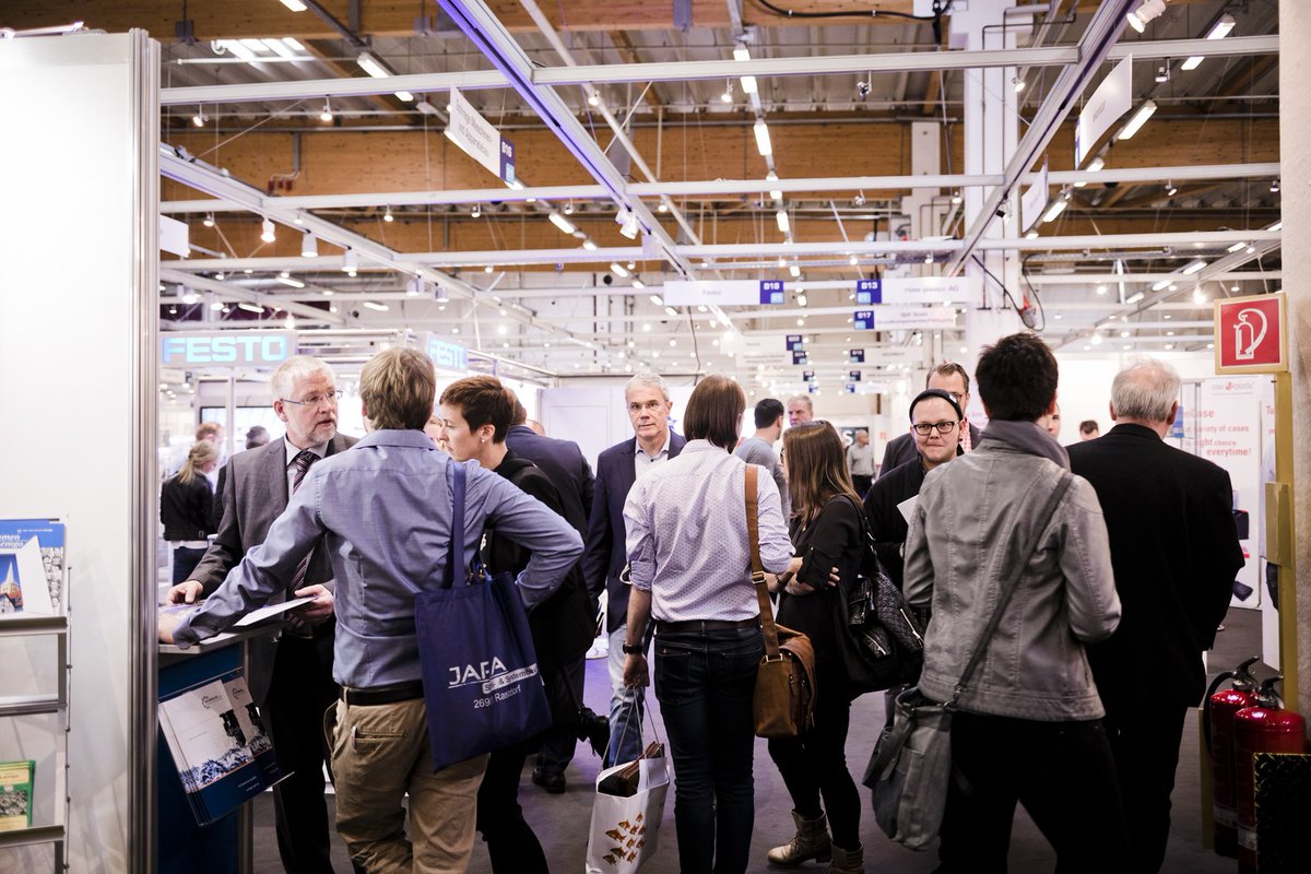 FMB_Messe's tweet photo. Heute startete die #FMB2018!
Es gibt viel zu entdecken – bis 17 Uhr haben Sie heute noch die Möglichkeit dazu! Morgen geht es um 9:00 Uhr weiter mit interessanten Gesprächen, innovativen Produkten und spannenden Vortragsthemen. https://t.co/dTbGMP7qgM