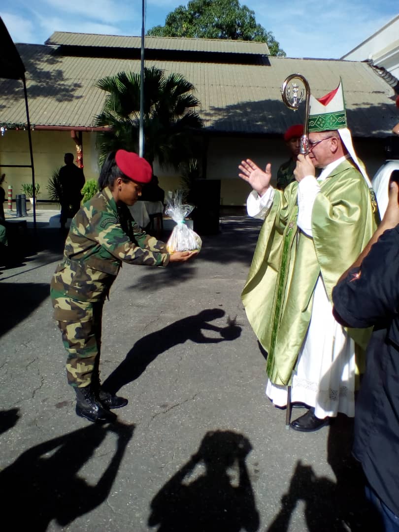 Mcsordimilvzla's tweet photo. Eucaristía en la sede del 422 Batallón de Infantería Paracaídista "Cnel. Antonio Nicolás Briceño" por el 69 aniversario de la 42 Brigada de Infantería Paracaidista. Maracay. https://t.co/BaFA4wrixr