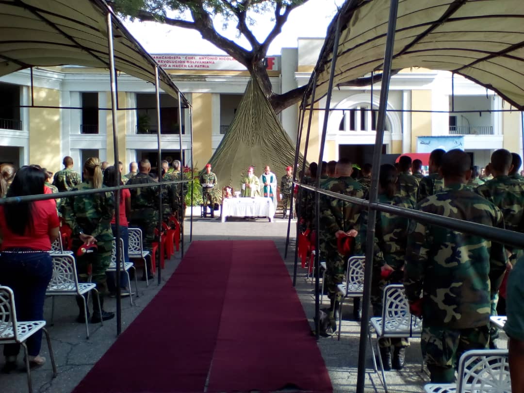Mcsordimilvzla's tweet photo. Eucaristía en la sede del 422 Batallón de Infantería Paracaídista "Cnel. Antonio Nicolás Briceño" por el 69 aniversario de la 42 Brigada de Infantería Paracaidista. Maracay. https://t.co/E3Cl0ytHJE