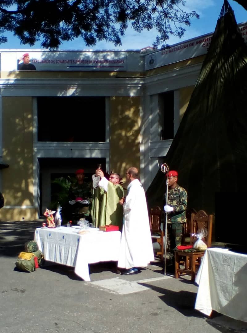 Mcsordimilvzla's tweet photo. Eucaristía en la sede del 422 Batallón de Infantería Paracaídista "Cnel. Antonio Nicolás Briceño" por el 69 aniversario de la 42 Brigada de Infantería Paracaidista. Maracay. https://t.co/E3Cl0ytHJE