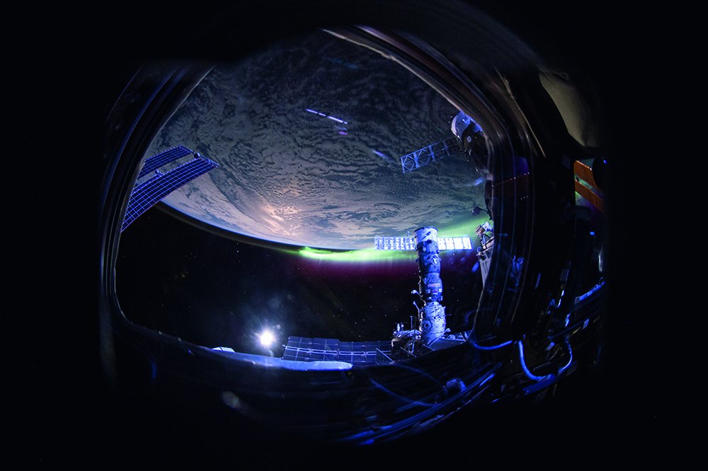 skyatnightmag's tweet photo. An astronaut's perspective - Scott Kelly's incredible images from space 

👨‍🚀 🇺🇸 🛰️

#AYearInSpace

https://t.co/VZ6F60AuXn https://t.co/9PMLYjyu2j