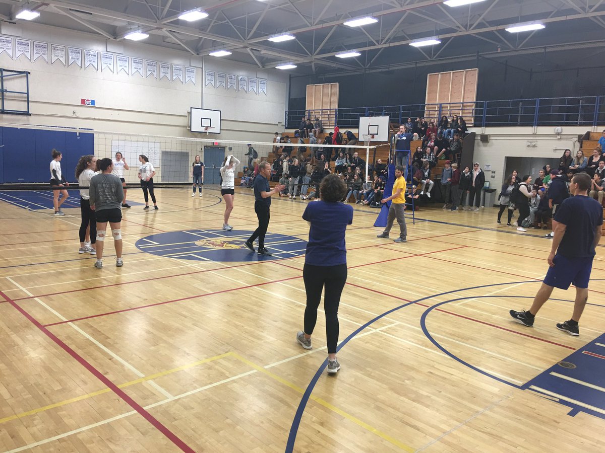 SchoolSdss's tweet photo. Staff vs students - volleyball! @SDSSSundevils #intramurals https://t.co/yajPhKqBis