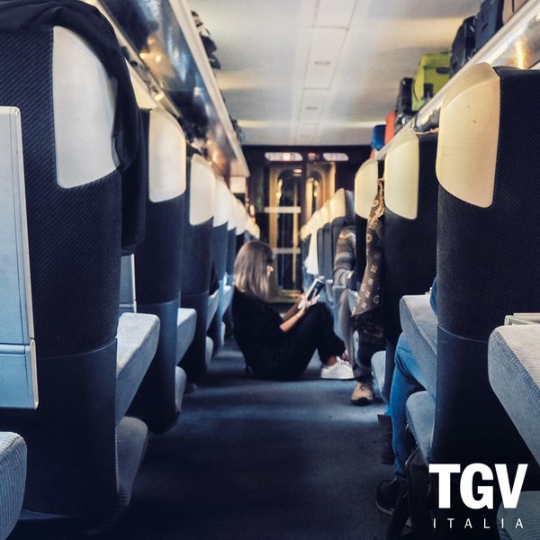 Una delle attività preferite dai nostri passeggeri è la lettura. Per questo motivo abbiamo voluto aumentare la quantità di libri in italiano disponibili a bordo. Buon viaggio e... Buona lettura! #TGVTVB #newbooks #paris #travel