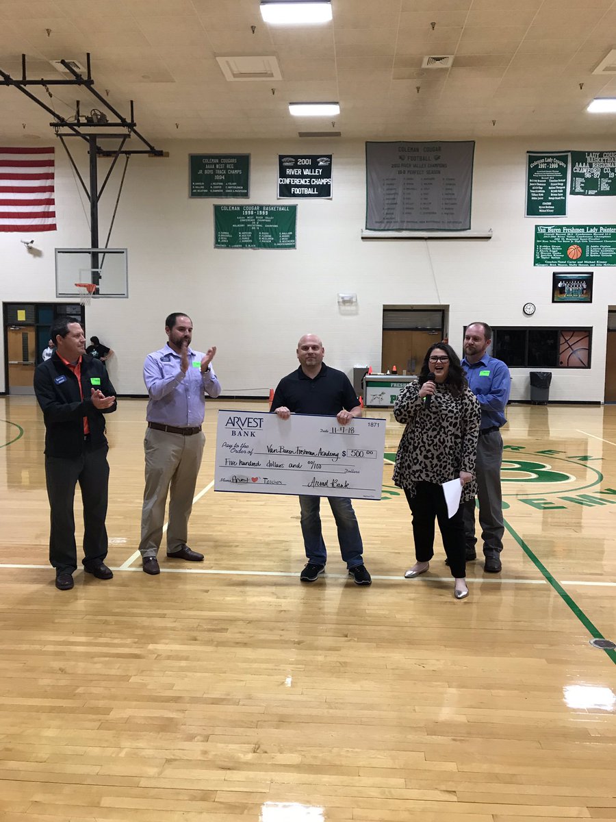 vbfreshman's tweet image. Congratulations Coach Joe Warren! Winning the “We Love Teachers” award from Arvest Bank!