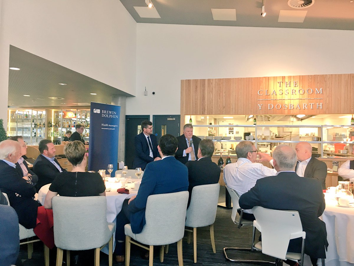 willfuller1's tweet photo. Excellent first Leadership Lunch event at @_The_Classroom today. Insightful interview with @wpd58, great networking and top food and service from @CAVC students! #LLS2018 https://t.co/5EspJuGUFs