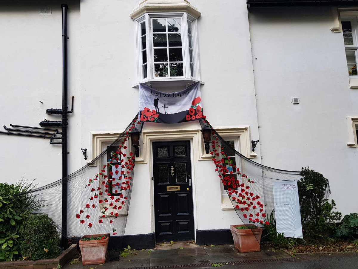 thenewdeanery's tweet photo. Lovely poppy display for  #remberanceday by our New Deanery team https://t.co/iQEOer57ZN
