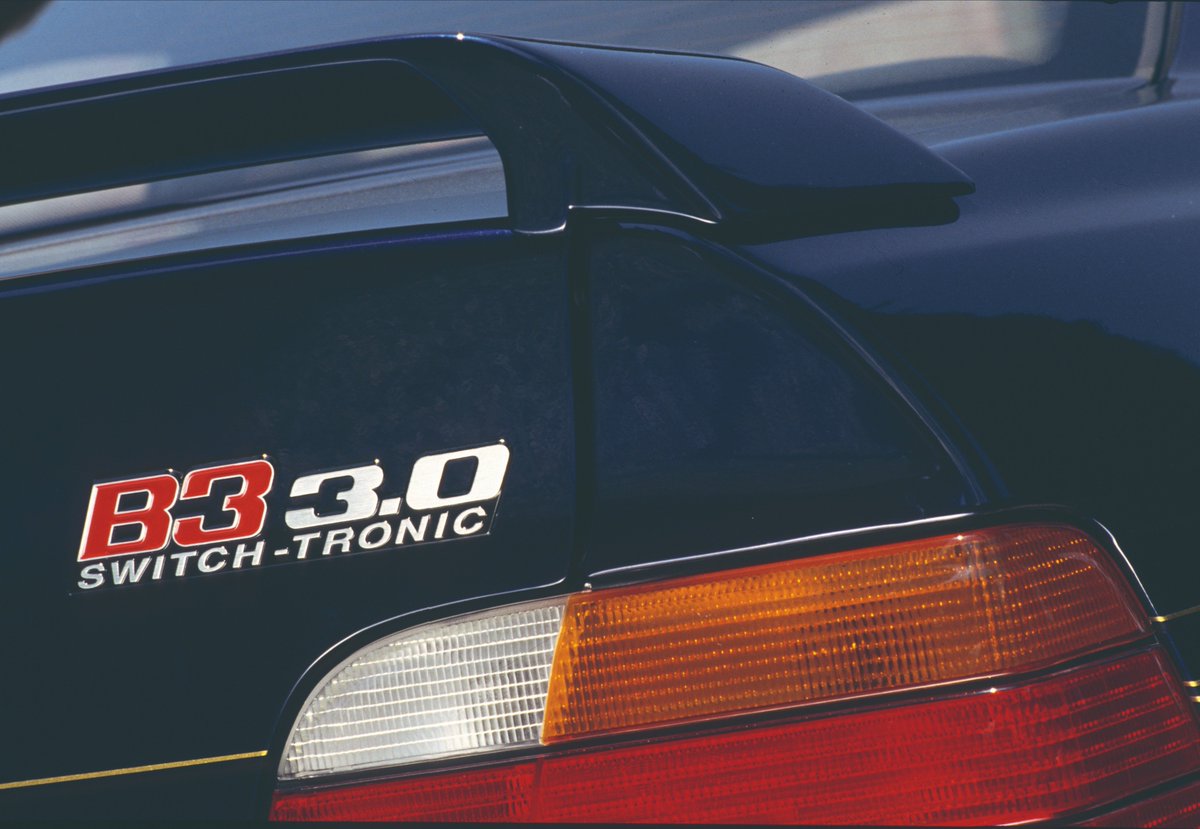 ALPINA SWITCH-TRONIC 2/4
For this purpose, the terminology "SWITCH-TRONIC" was registered with the Trademark Office in January 1992. ALPINA became the first manufacturer worldwide to offer what is today standard. Porsche followed two years later in 1994 with the Tiptronic S.