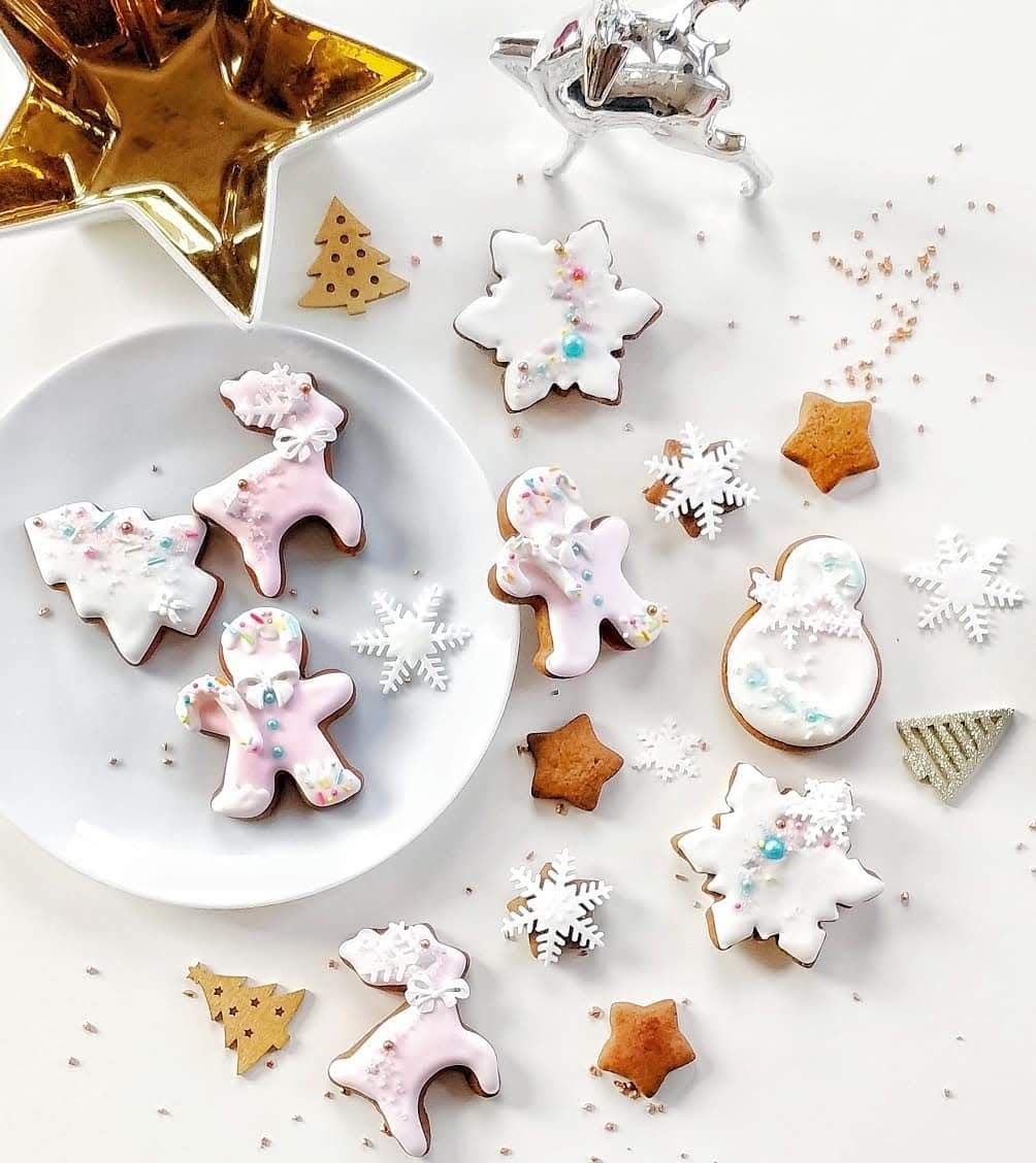 SimonaCakeCraft's tweet photo. After a few days busy in the kitchen...here we are!!!😃
Gingerbread Christmas cookies are available to order!!!🎀
👇 
info@simonascakes.com
.
.
.
.
.
 #edinbugh #edinburghcake #simonascakes https://t.co/pkxnDzJ6sM