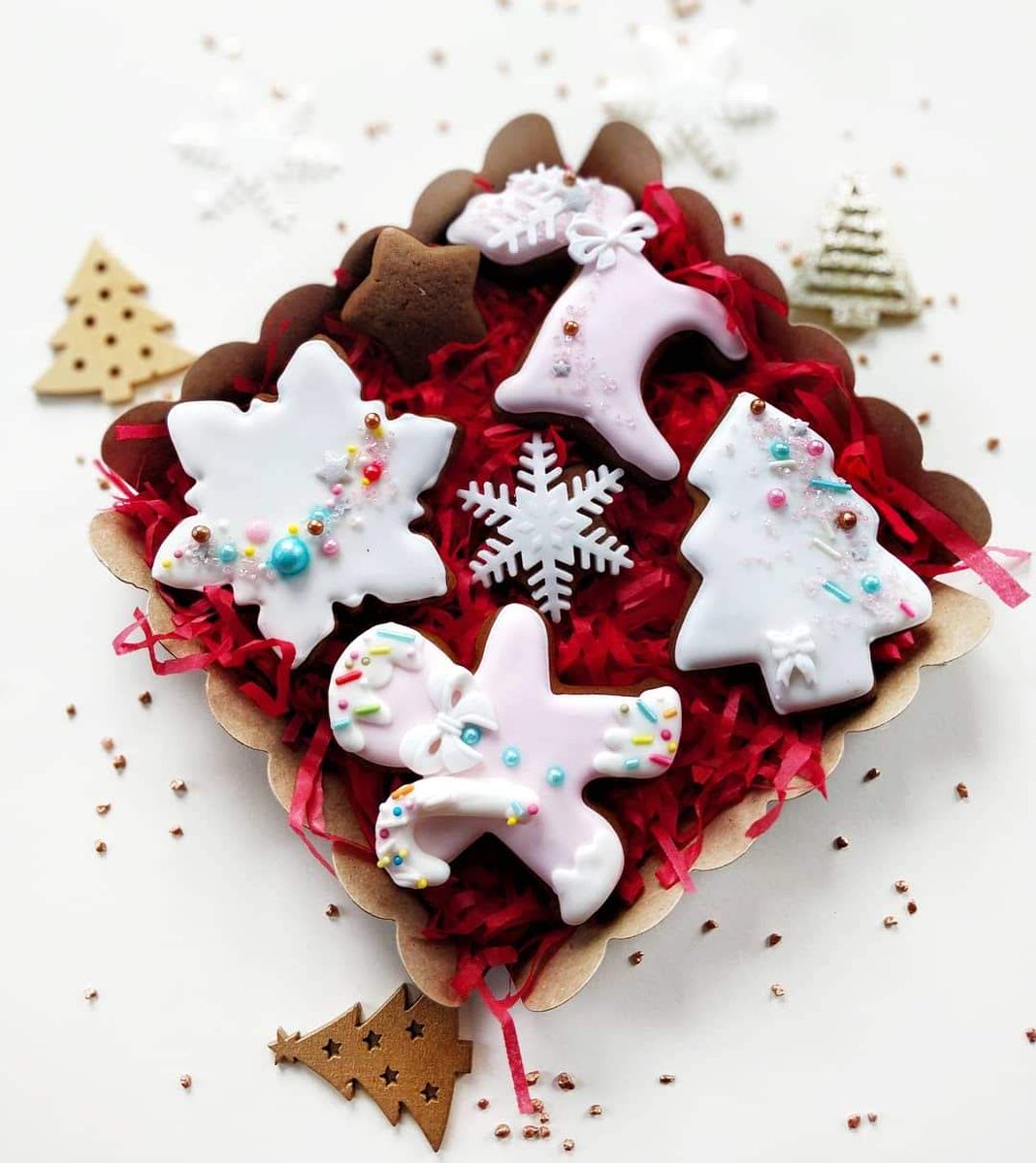 SimonaCakeCraft's tweet photo. After a few days busy in the kitchen...here we are!!!😃
Gingerbread Christmas cookies are available to order!!!🎀
👇 
info@simonascakes.com
.
.
.
.
.
 #edinbugh #edinburghcake #simonascakes https://t.co/pkxnDzJ6sM