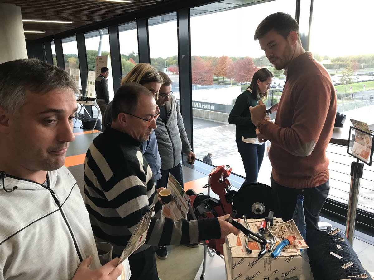 EmmanuelL_FMC's tweet photo. 🌱🌽Intervention auprès des équipes #Agrial pour communiquer bonnes pratiques micro granulés anti #taupin. Merci à @KuhnSA et @Monosem_Inc pour les éléments semeurs. #expertiseFMC @FMCAgro #startec https://t.co/WdTLV80tgy https://t.co/oMF3GnB7TB