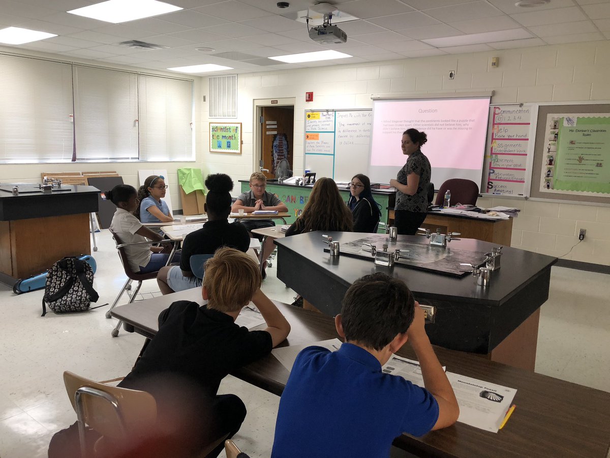 KellieMcclarty's tweet image. @GalaxyRockets are engaging in deep thinking during a Socratic seminar in Ms. Dunbar’s science class. #scienceprocess #explainyourthinking #whatsyourevidence @kc712 @VCSscience