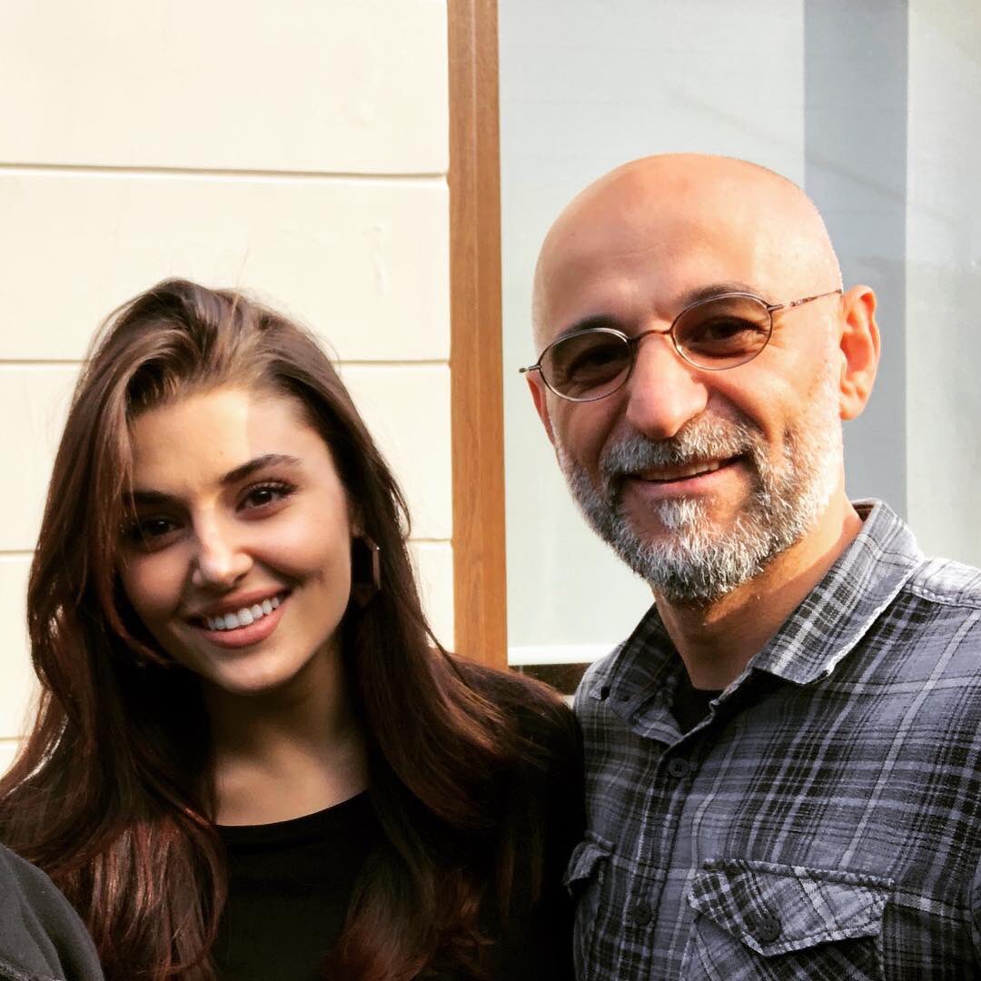 EnglishErcel's tweet photo. When the new pics comes, what will  be the expression of fans.
We love her ,We like her
❤❤❤❤❤❤❤❤❤
@Simple1416 @HandeErcelfanm @cannergisturk @HandeErcelFanxs @_denizburak @HandeErcelNeews @HandeErcel @aylnrcl  #asklaftananlamaz 
#peyarlafzunmakahan https://t.co/0ns1FVhi4z