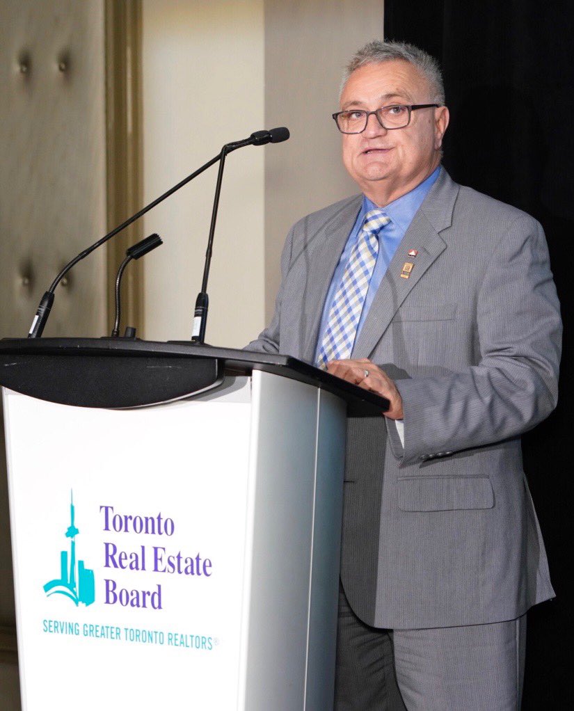 TheReal_TRREB's tweet photo. TREB's Commercial Committee Chair @GarethRJonesFRI wraps up the #TREBForum in @regionofpeel and thanks all speakers. https://t.co/3Lyk3p9R1r