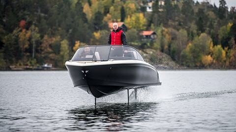 Nyfiken på hur det känns att köra den svenska elbåten Candela? Journalister på tidningen Båtnytt har provkört! ift.tt/2qwn7G9
