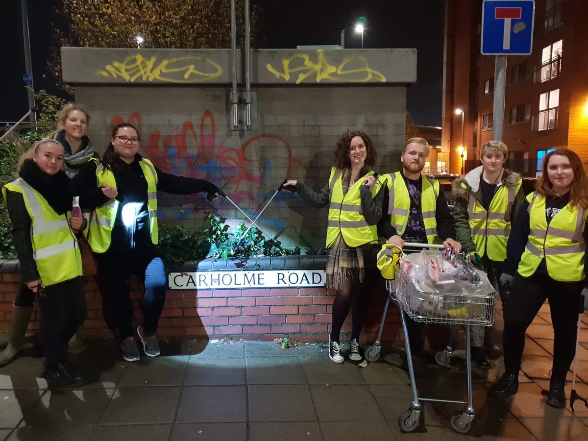 uolecosociety's tweet photo. It’s fair to say last night was a massive success! 🎉Not only did we collect loads of rubbish from our lovely Lincoln, but we also did a spot of plant identification ❤️ Thank you to everyone who came along and made a difference 🌿 #WeAreLincoln #LoveLincoln #lincolnuni https://t.co/N0Mca9ZtKP