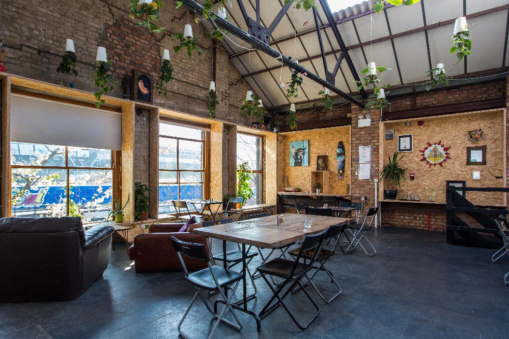 Bird_Office_EN's tweet photo. We found the perfect location for your new year's events 🎉. It's in the centre of London, it's atypical and luminous !

👉 https://t.co/VCPMJ3ENRh

#venue #eventspace #eventvenue #eventplanning #eventprofs #meetingprofs #seminar #conference https://t.co/QOHHkO5POH