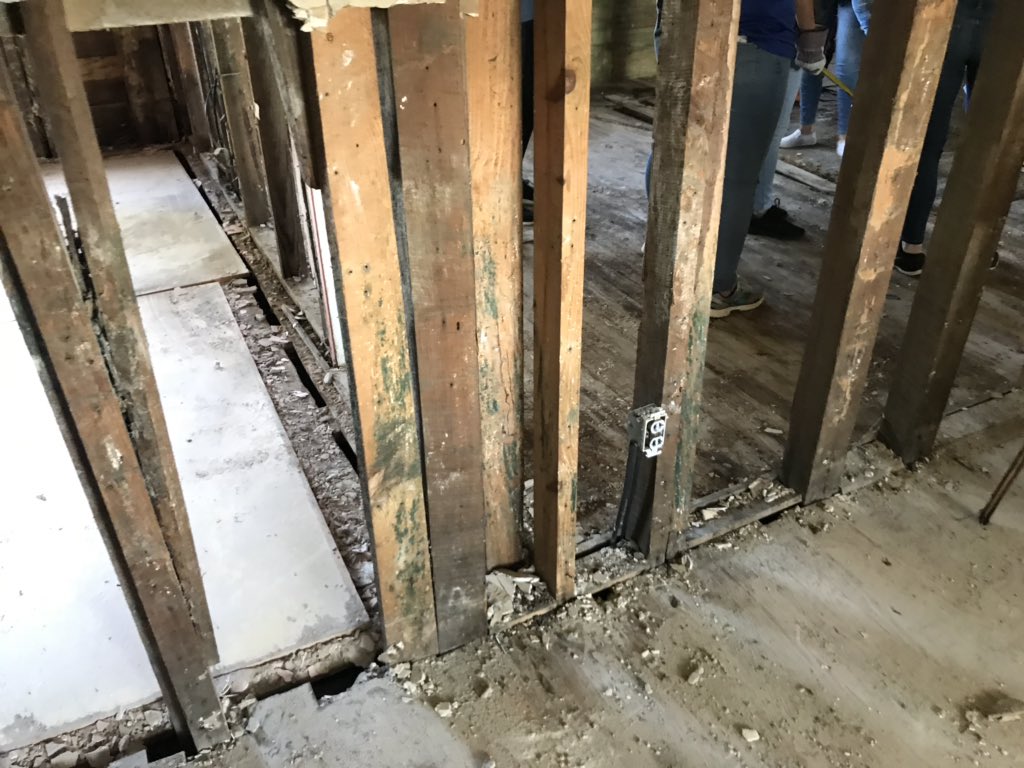 TheRealMrDewey's tweet photo. @GraceEagles #EaglesServeNC Class of 2020 tearing out flooring damaged by flooding from Florence. https://t.co/Mymc8Dt8o8