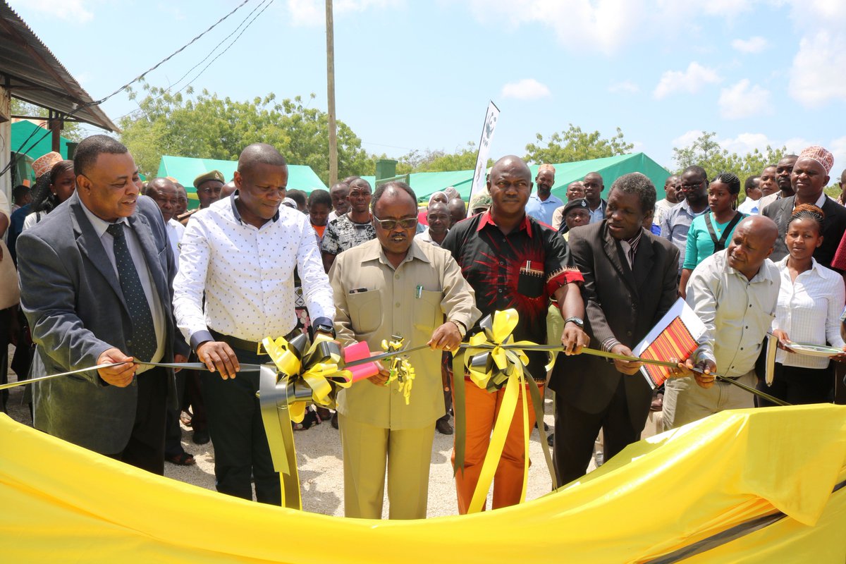 AnneTarvainen's tweet photo. Celebration of #sustainableforestmanagement in #Tanzania. Together @MCDITanzania and @WWFTANZANIA launched solar kiln to improve quality and increase income of community forests. #ParticipatoryForestManagement
https://t.co/Xe60NMmuNZ https://t.co/ml111LvDyi
