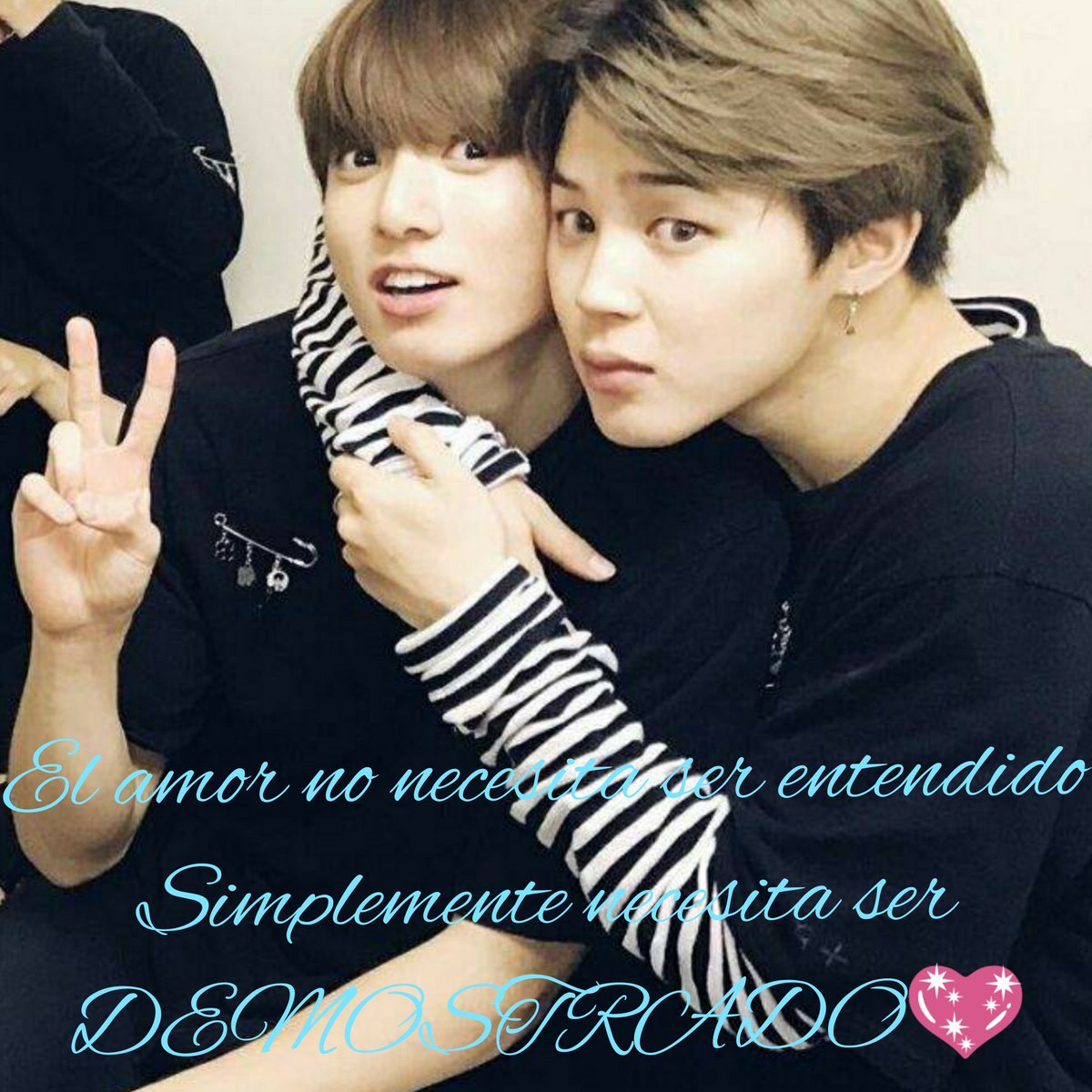 JBts7bias's tweet photo. @CKotoban #YellowBlueDay #kookmin #jikook #Jikookmin me encanta que siempre nos regalen hermosos momentos💟💖😚😚 https://t.co/7wK14mVDzq