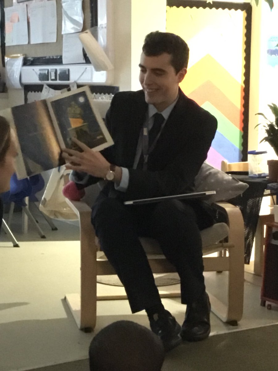 badger_miss's tweet photo. Thank you Vito #mysteryreader #lovetoread @EssaPrimaryAcad @Essa_Academy @AndrewCooperCEO 👍🏻 https://t.co/bptgH1GGhA