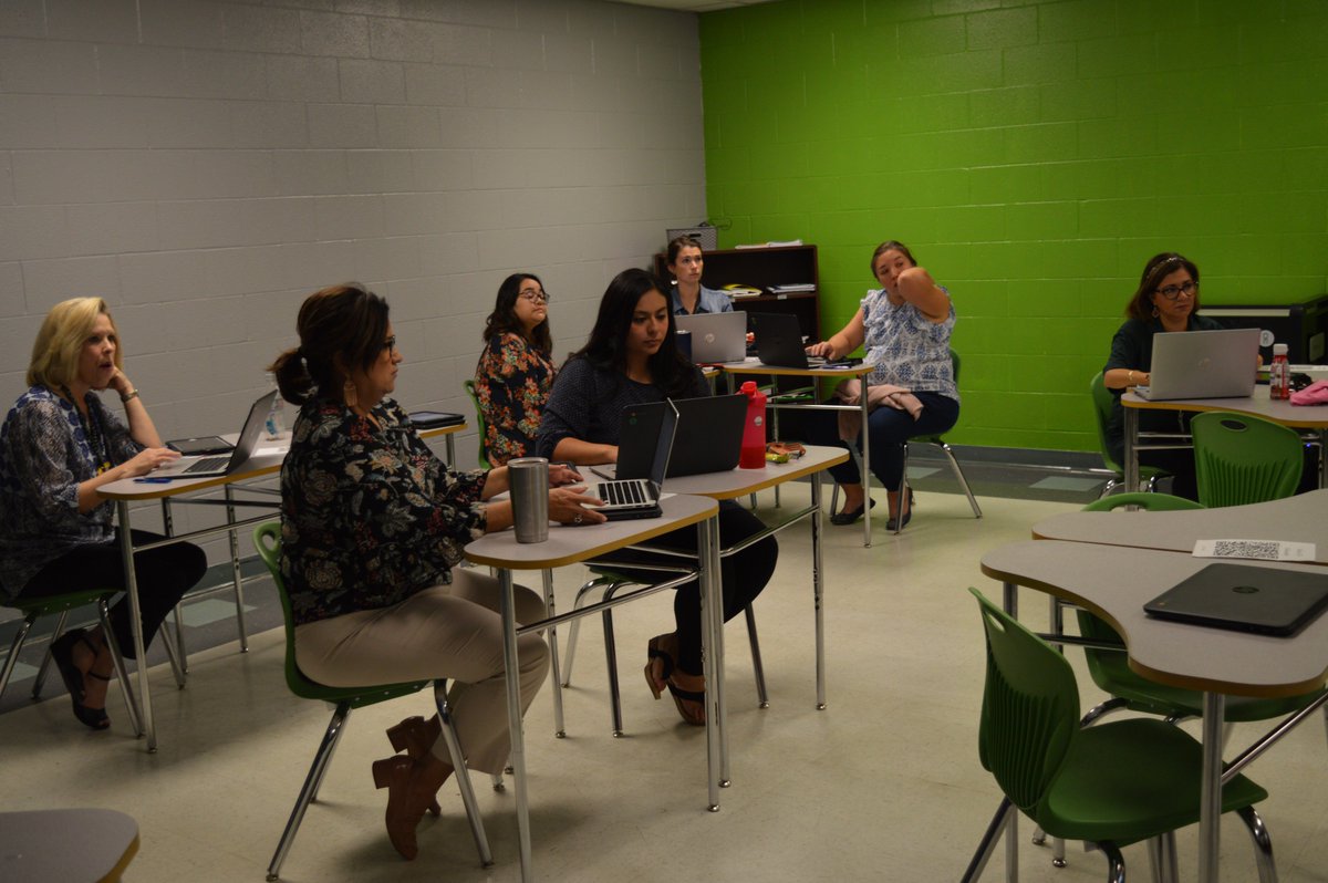Cesarcodez's tweet photo. Wired Wednesday is in full effect. 
Presenter: Mrs. Hill (6th grade Reading)
Topic: Microsoft Forms, QR codes, Classroom Documentation
Thank you Mrs. Hill for sharing your skills with our teachers!! @Mike_2632 @GutierrezMS3205 @petal1967 @shill869 https://t.co/z3VFCzM5jz