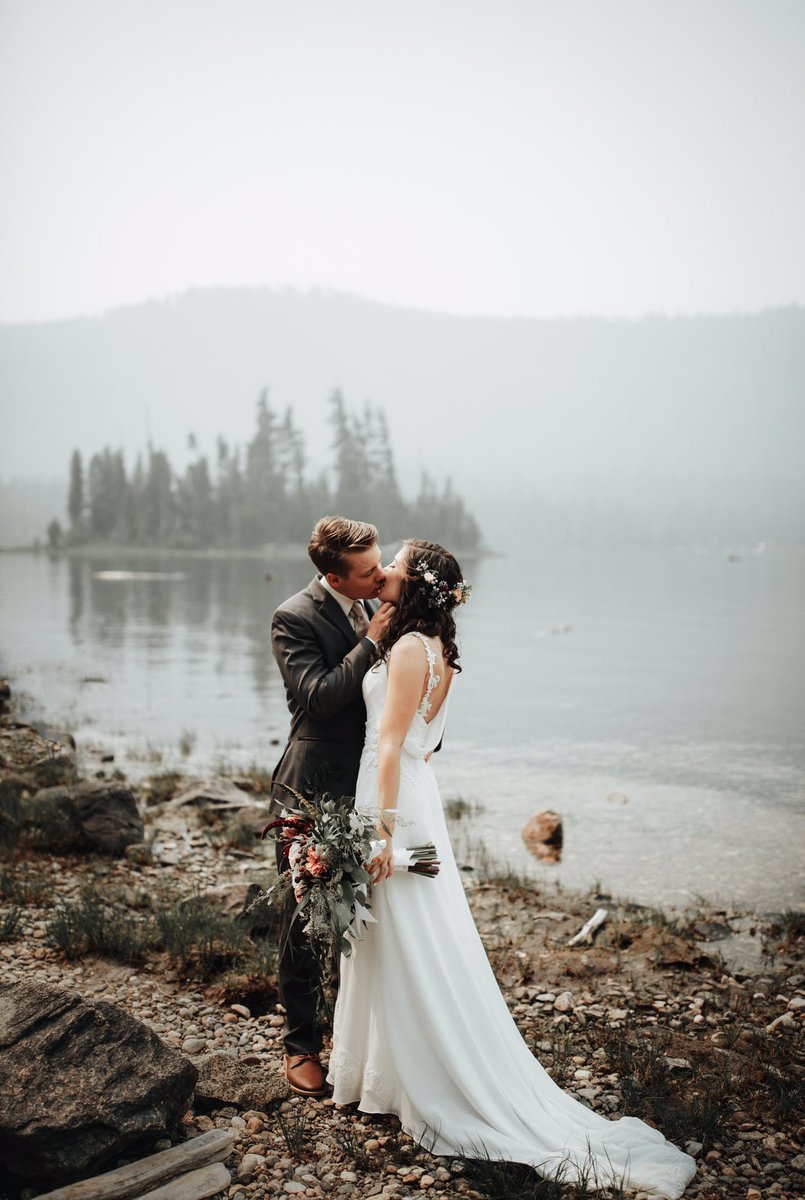 lorilesnansky's tweet photo. We make memories long after you may kiss the bride with finding the home that will create years of memories. #sosimplehome #firsthome #newlyweds #firstkiss #kissthebride #wedding #realestate #dallas #dallastx #newlife #freedom #love #insta #kellerwilliams https://t.co/uiUKqyz940