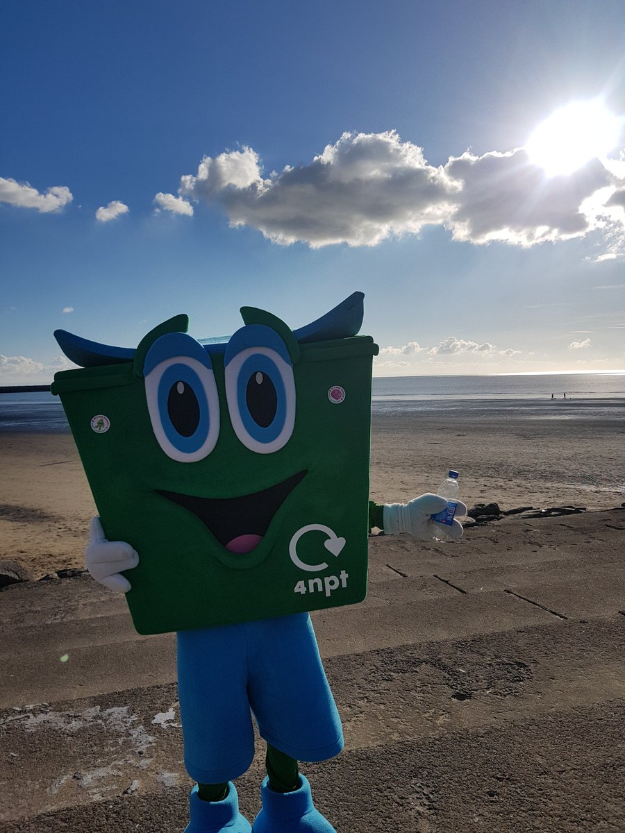 Please join #Greenbob in taking your plastics home from the beach with you or use one of the bins provided at our beautiful Aberavon Beach.
#Keepourbeachclean #Marineplastics