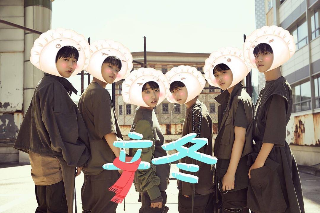 BoyStoryTurkey's tweet photo. 181107 BOY STORY Instagram güncellemesi:

#立冬 #Thebeginningofwinter (#KışınBaşlangıcı) 
Çin’de bugün köfte yiyoruz ~ Kış geldi❄️ Sıcak ve sağlıklı kalın❤️ #BOYSTORY #BOSS #WarmWinter (#SıcakKış) #Dumplings (#Köfteler) https://t.co/HQWEs87D06