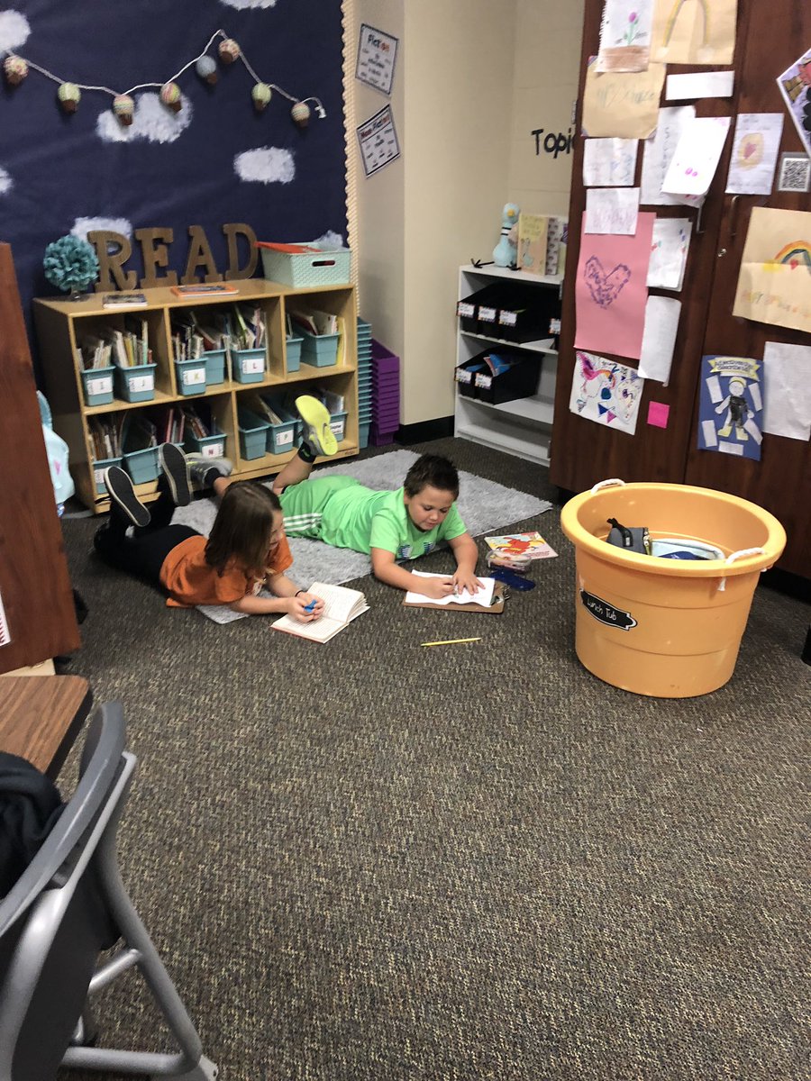 Second grade students engaged in guided reading and literacy stations! @MrsSchulzeLSE #leopardpsotting #humbleisd_LSE
