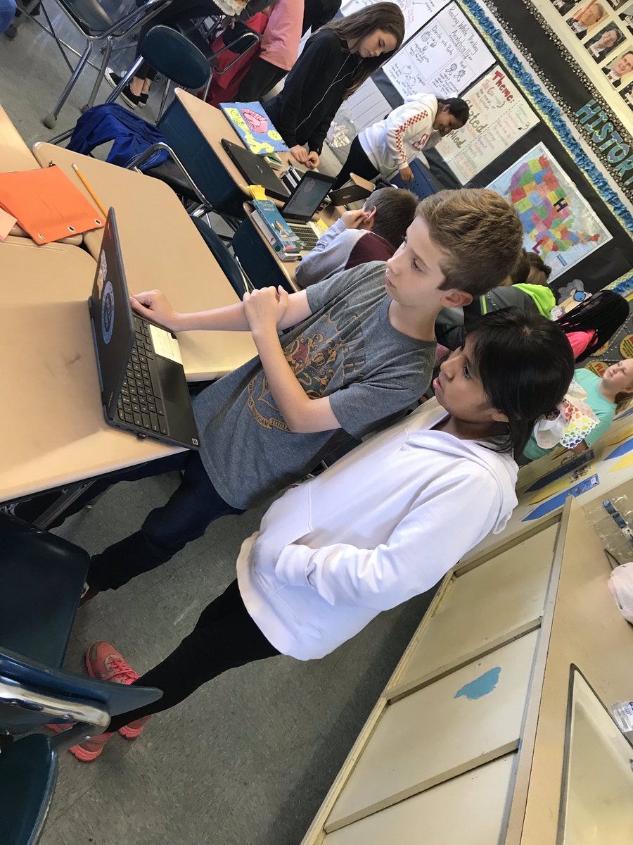 AmySimmons_'s tweet photo. Fifth Graders critiquing their classmates Powtoon Projects. Cloud Types Review https://t.co/NaW4MjuSMO
