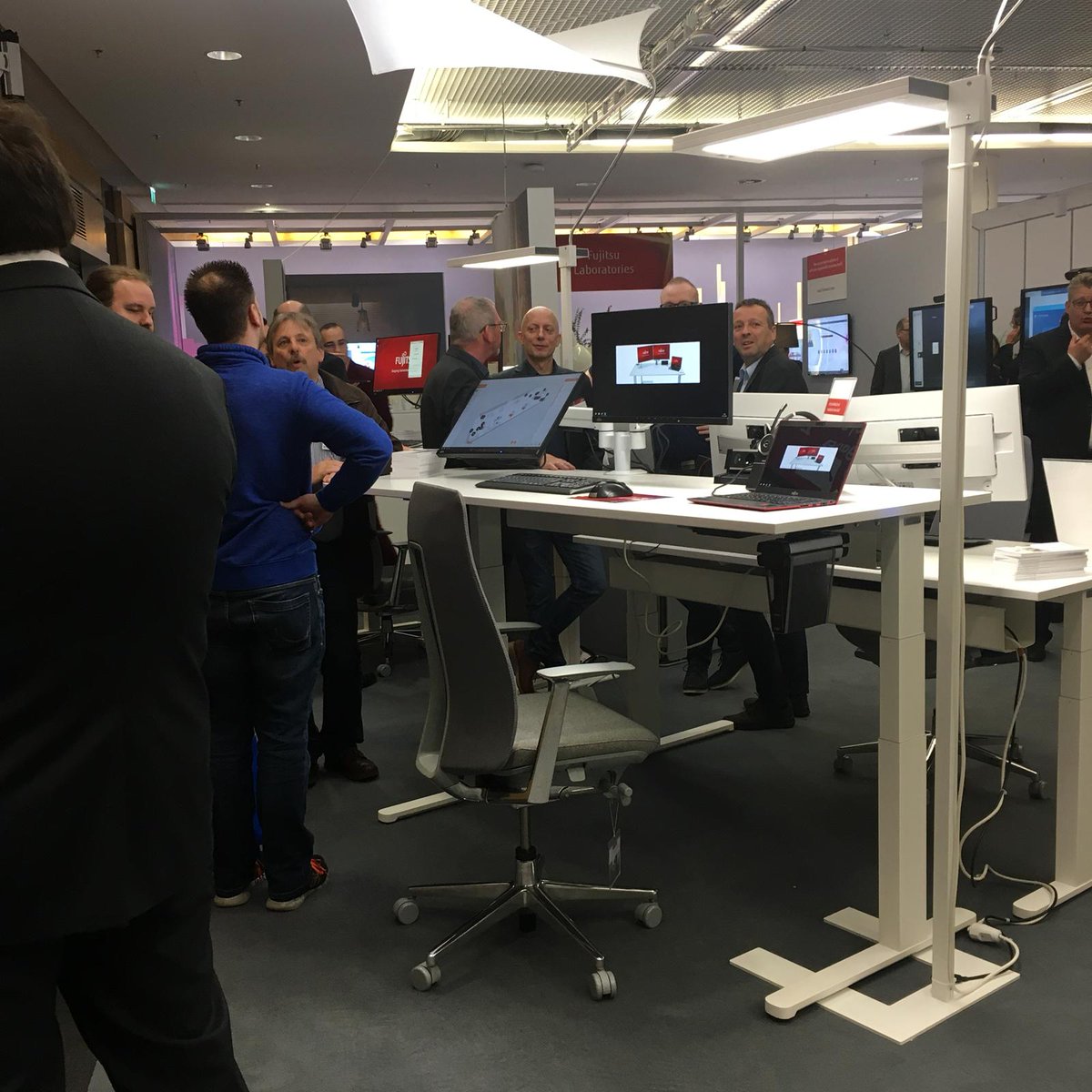 WaldmannGroup's tweet photo. Innovative digitale Lösungen auf dem #FujitsuForum in München @Fujitsu_DE 
#digital #socialighting #waldmann https://t.co/pgZSBMvT87