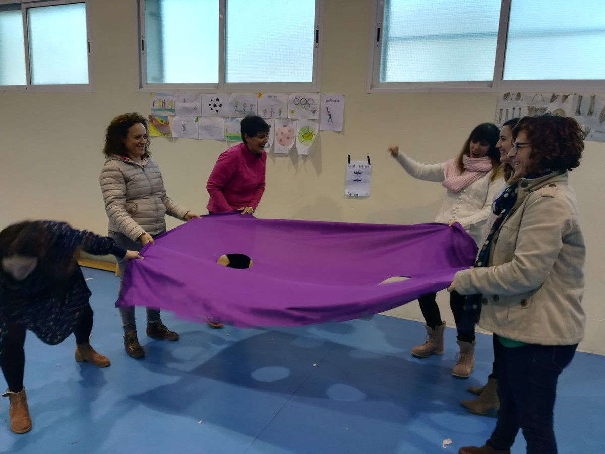 luna_br21's tweet photo. II Jornada de Patios Dinámicos. Sesión teórico - práctica con @geylagar y Yolanda Ortiz en @ceppenarroya https://t.co/gRY5dCUyQQ
