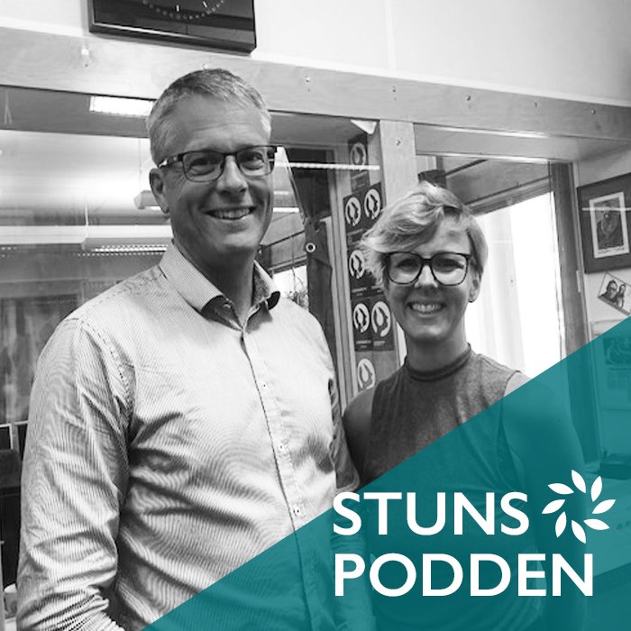 Hur kom det sig att ett sladdtrassel under skrivbordet gav idén till buntbandet? I den senaste #STUNSpodden berättar Odd Höglund mer! stuns.se/stuns-podden/2…