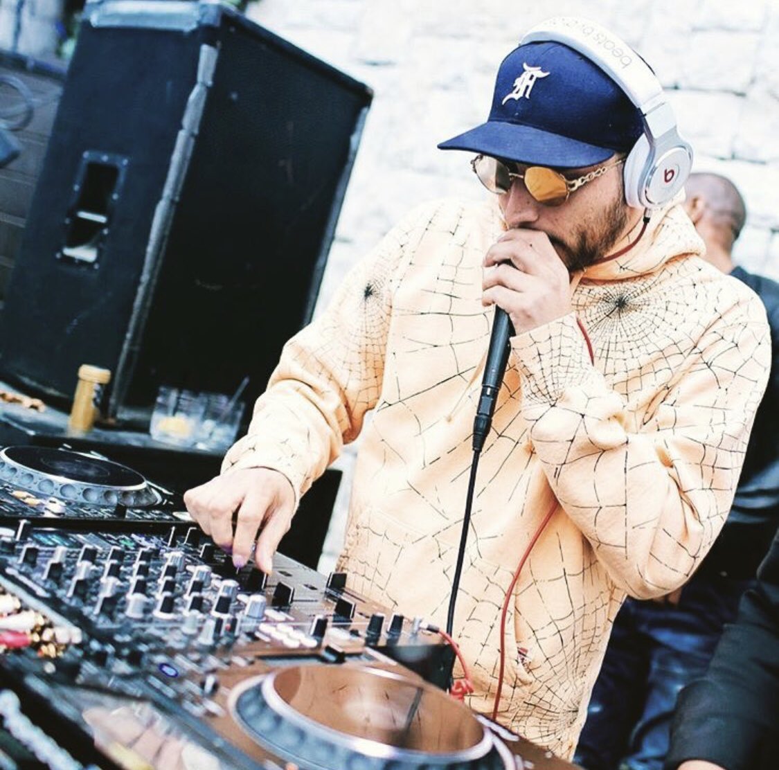 ListSocialgroup tweet media